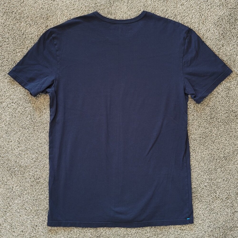 Columbia Navy T-Shirt Large, Nice pre-owned Condition. - Picture 5 of 9